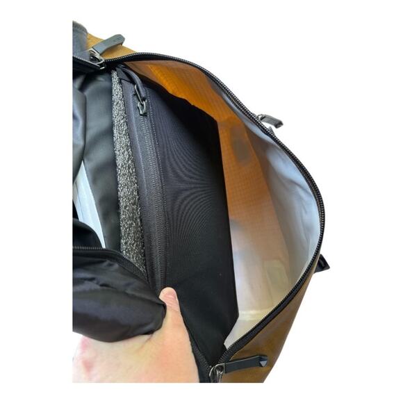 Arcteryx Granville 10 Courier Messenger Bag NWOT - Picture 5 of 6